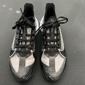 Nike Zoom Gravity running shoes